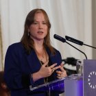 La encargada de negocios de la embajada de Israel en España, Dana Erlich, interviene en el desayuno informativo del Fórum Europa, este jueves en Madrid.