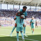 Lamine celebra uno de sus dos goles al Levante.