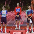 Podio de la Vuelta a España con Enric Mas en el cajón más alto.