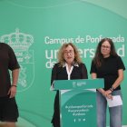 La vicerrectora del Campus, junto al creador del otro logo y otras dos responsables del centro, en la presentación del programa de actividades.