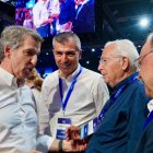 Archivo - El presidente de la Ciudad Autónoma de Melilla, Juan José Imbroda, y de Ceuta, Juan Jesús Vivas, junto al líder del PP, Alberto Núñez Feijóo, en el último congreso nacional del PP.