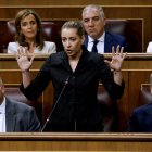 La portavoz del PP, Ester Muñoz, este miércoles en el pleno del Congreso. EFE/J.J. Guillén.