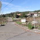 Parte de la urbanización Pormasol donde se ve la limpieza de maleza y piños realizada.