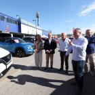 El concejal de Comercio y otras autoridades locales en la inauguración de la feria