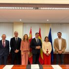 Quiñones y parte de su equipo en la reunión con Telefónica.