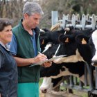 El veterinario rural y Vicepresidente del Colegio Oficial de la Profesión Veterinaria, Antonio Manuel Rodríguez Zarza, en una explotación ganadera de León.