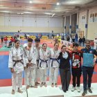 Los judocas leoneses del Club Kyoto con su entrenadora Sara Terán brillaron en Salamanca.