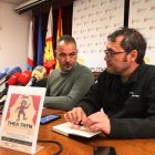 El diputado de Cultura, Arte y Patrimonio, Emilio Martínez, junto al responsable de la compañía Nath Teatro, Andrés Campelo