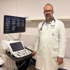 El doctor Alonso con el nuevo equipamiento