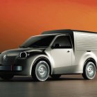 Citroën revive la emblemática imagen de un icono entre los vehículos comerciales.  Pocas siluetas tan reconocibles como la del 2CV Fourgonnette, ni siquiera falta la ‘chapa Pegaso’ en la zona de carga y el capó delantero: espíritu sorprendentemente actual… sigue levantando pasiones.