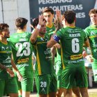 Los jugadores del Atlético Astorga celebran su gol.