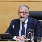 El vicepresidente primero y consejero de Desregulación, Familia y Ayudas Sociales, Carlos Pollán, presenta en las Cortes el presupuesto para 2027 de su departamento