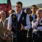 El presidente del Gobierno, Pedro Sánchez, atiende a los medios de comunicación desde el Puesto de Mando Avanzado, a 28 de octubre de 2026, en Urda, Toledo, Castilla-La Mancha (España). Sánchez se desplaza al lugar donde se ha producido la colisión de un.