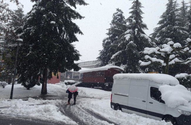 Calles nevadas en Villablino. SHOLAS