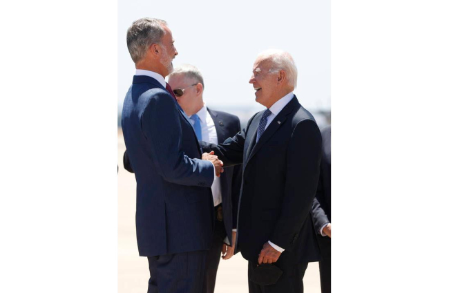 Felipe VI recibe a Biden en Torrejón. EFE
