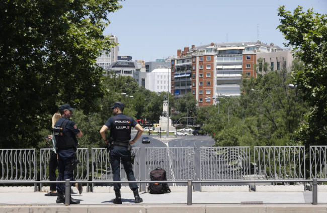 La policía vigila cada calle de Madrid. EFE