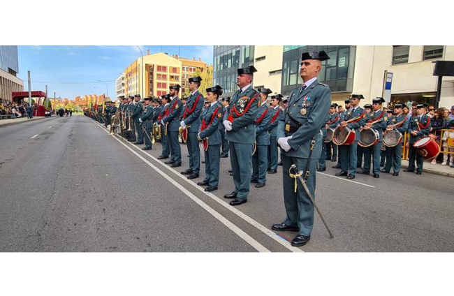 Desfile de la Guardia Civil en León. DL.