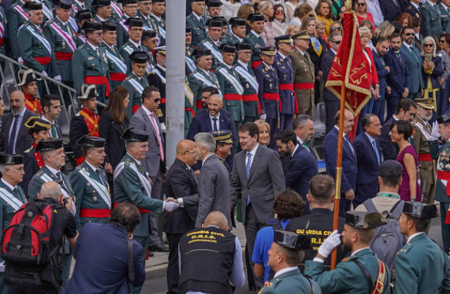 Desfile de la Guardia Civil en León. MIGUEL F.B.