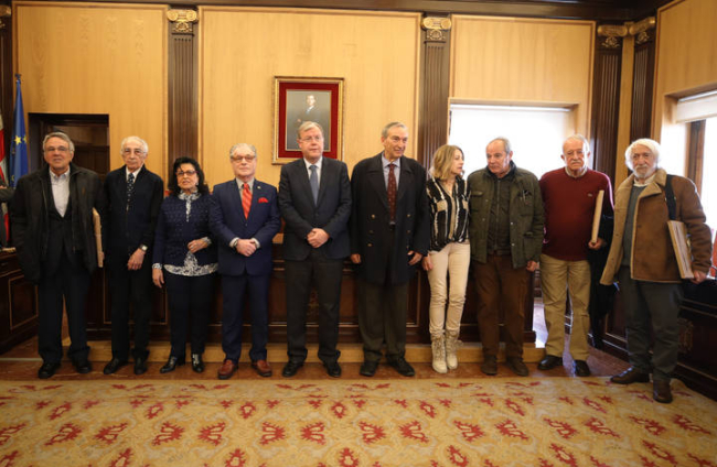 Un homenaje de 2019 a los concejales de la primera corporación del Ayuntamiento de León en las elecciones municipales de 1979. RAMIRO