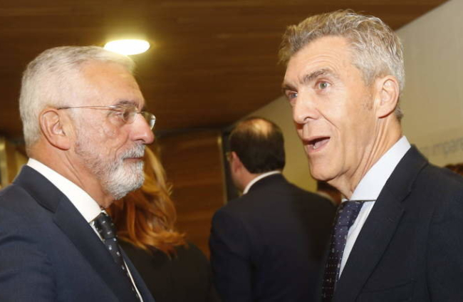 Santiago Sarmiento, gerente de Diario de León, con Javier Cepedano, presidente de la Fele.