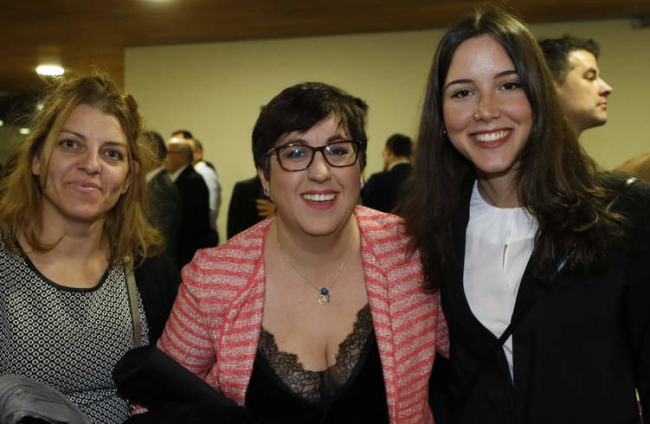 Liliana Izquierdo, concejala de San Andrés, Camino Cabañas, alcaldesa de San Andrés, y Andrea Fernández, diputada del PSOE.