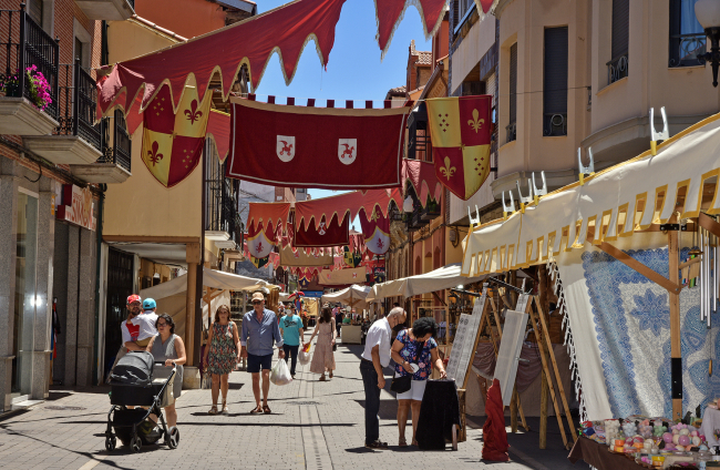 El tradicional Mercado Medieval de La Bañeza,  fue inaugurado por el alcalde, Javier Carrera.  DANIEL