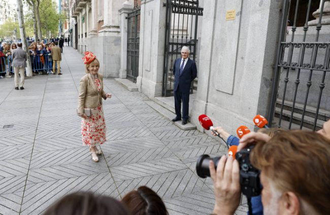 La ex presidenta de la Comunidad de Madrid Esperanza Aguirre a su llegada este sábado a la iglesia de San Francisco de Borja, en el barrio de Salamanca, para asistir a la boda del alcalde de Madrid, José Luis Martínez-Almeida con Teresa Urquijo.