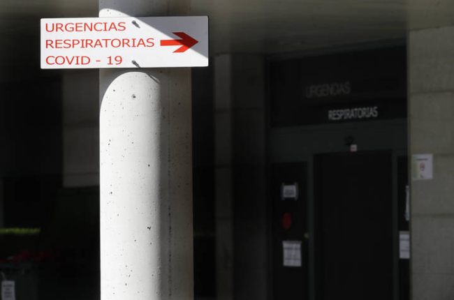Entrada a Urgencias del Hospital de León. RAMIRO