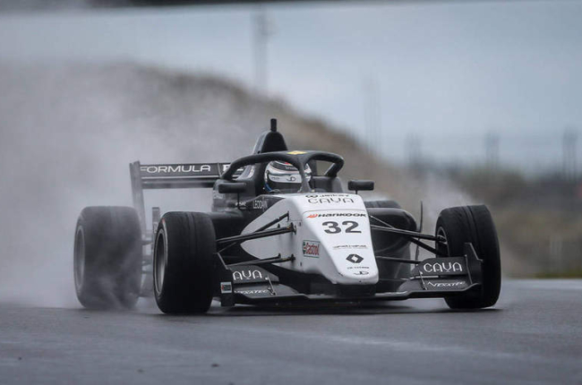 Vidales disputa el fin de semana el único Gran Premio de la Fórmula Renault en España. VAN DER LAAN