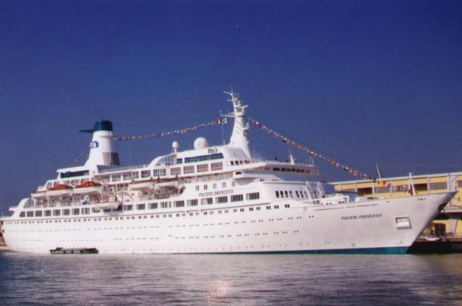 Imagen del ‘Pacific Princess’, conocido como el buque del amor.