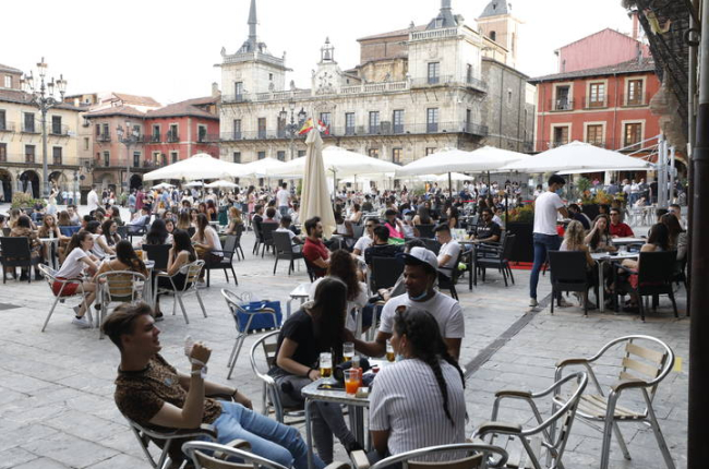 Imagen de la Plaza Mayor de León, este viernes. MARCIANO PÉREZ