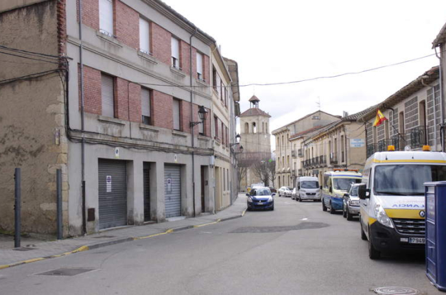 La calle Ángel Ruiz, de Boñar, será una de las que acogerá la instalación de luminarias led. CAMPOS
