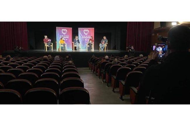 Acto de Podemos, ayer, en el Teatro San Francisco. DL