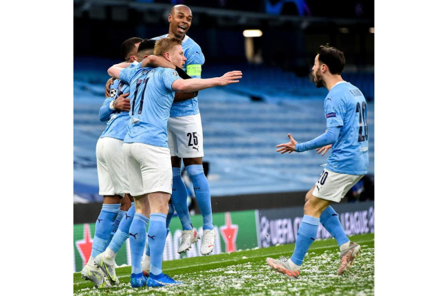Los jugadores del Manchester City celebran su pase a la final. POWELL