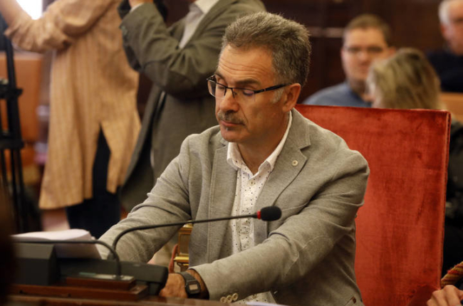Nicanor Pastrana, concejal de Podemos en el Ayuntamiento de León que votó a favor de la moción para la autonomía de León