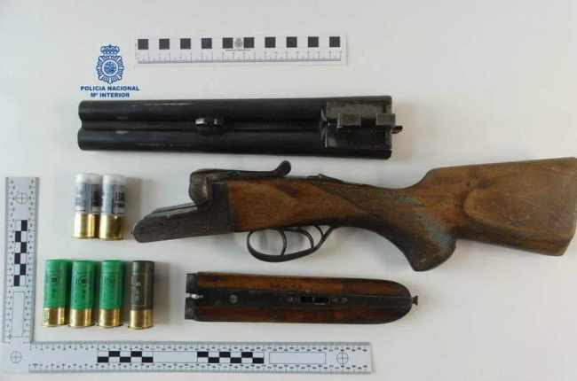 Imagen del arma incautada por los agentes. DL
