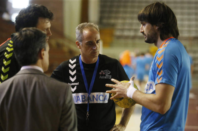 El técnico Rafa Guijosa no tiene nada claro si podrá contar finalmente con el lateral argentino Fede Vieyra. RAMIRO