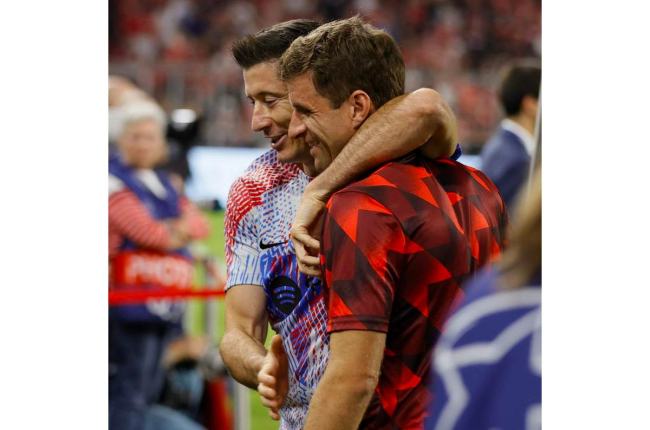 Robert Lewandowski y Thomas Mueller se reencontraron con motivo del partido de Champions. WITTEK