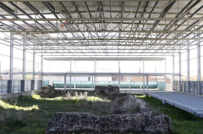 Las obras del futuro museo de Marialba de la Ribera, que protegerá un yacimiento del siglo IV, se reanucarán en breve. MARCIANO PÉREZ