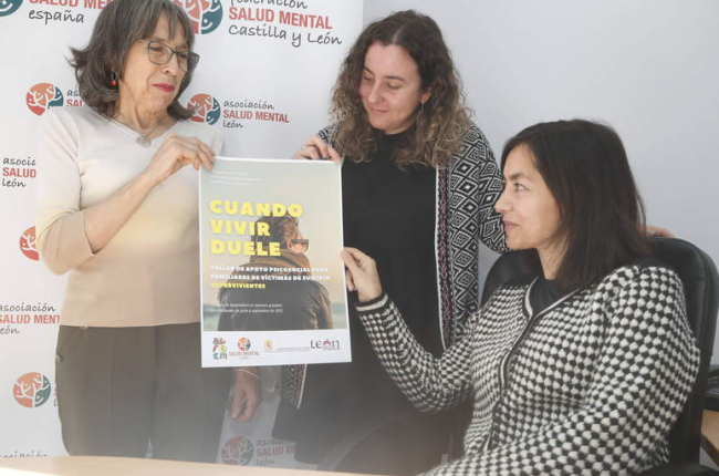Laura de la Torre Fernández,
presidenta de Asociación Salud
Mental León, Beatriz Fernández
Belzuz, coordinadora de
Programas y Autonomía
Personal, y Rosa Conde Roldán,
gerente. RAMIRO