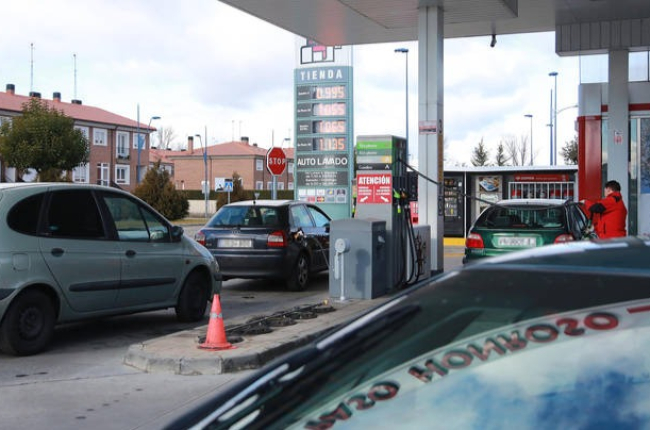 Los combustibles y la electricidad disparan la inflación en León. DL