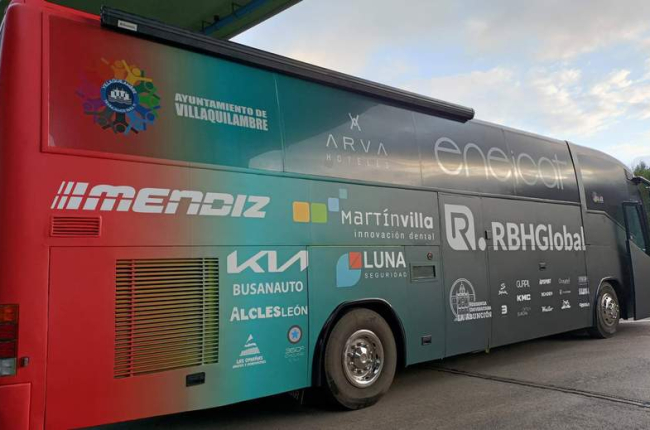 El Eneicat RBH Global estrenó autocar para sus desplazamientos. DL
