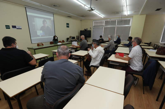 Curso reciente impartido con medidas anti Covid en un aula de la Uned en Ponferrada. ANA F. BARREDO