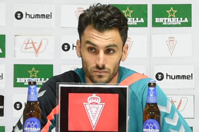 La Deportiva, detrás del extremo derecho Chavero