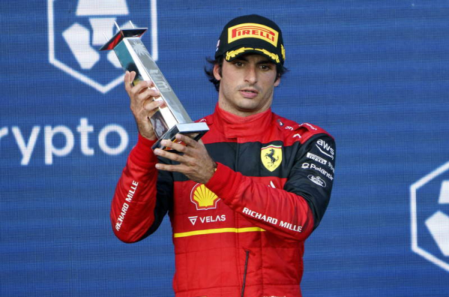 Carlos Sainz subió al podio al finalizar en la tercera posición en el Gran Premio de Miami. GREG NASH
