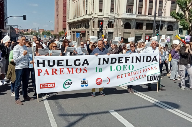 Los funcionarios de León, en la manifestación de ayer. J. NOTARIO