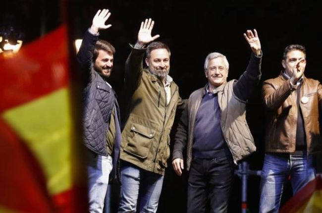 Los candidatos de Vox, ayer en el mitin de Valladolid. IVÁN TOMÉ