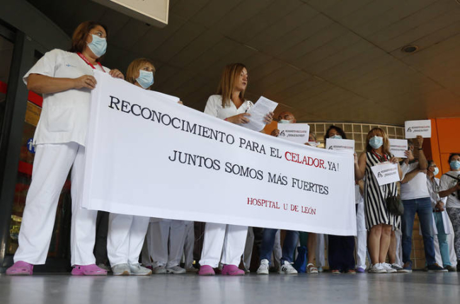 Concentración de los celadores del Hospital de León. F. Otero Perandones.