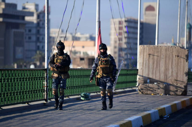 Policías iraquíes de patrulla en el centro de Bagdad.
