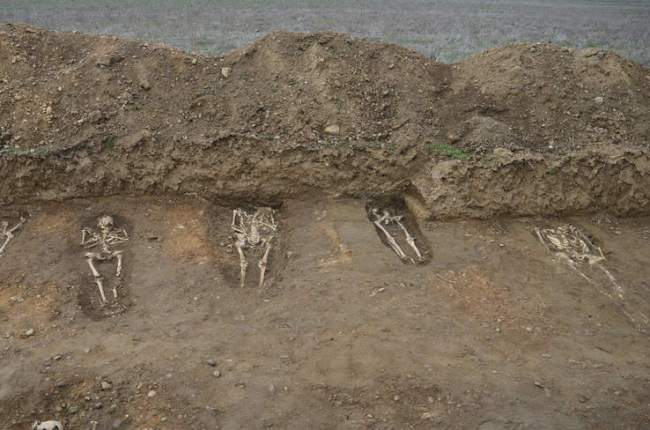 Alguna de las 60 tumbas que han aparecido en la necrópolis romana de Galleguillos de Campos. Los enterramientos corresponden a distintas épocas, entre los siglos I y V. ACACIO DÍAZ